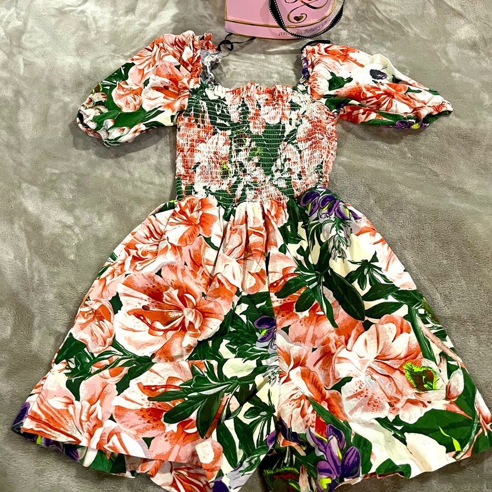 Cute & Chic romper 🏷 Cleaning out closet sale✨